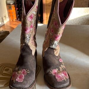 Embroidered El Malcreado Floral Heeled Boots 5.5